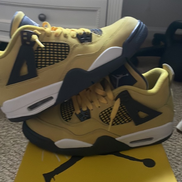 AIR JORDAN 4 RETRO GS 'LIGHTNING' 2021 - Picture 7 of 9